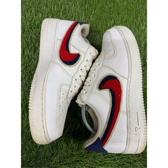 Size 9.5 - Nike Air Force 1 07 LV8 Chenille Swoosh White Navy Red Men’s - Picture 7 of 8